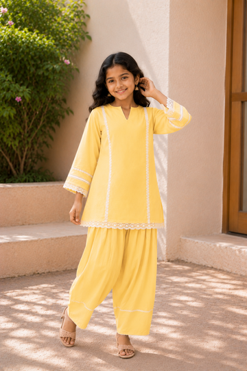 Girls Graceful Lace Detailed Salwar Kurta Outfit